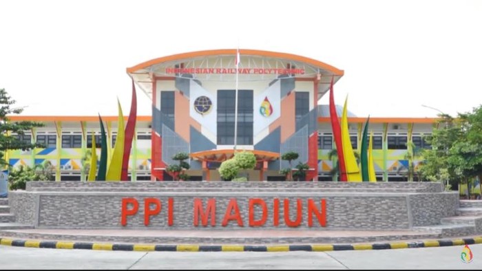 Facade Politeknik Perkeretaapian Indonesia, Madiun